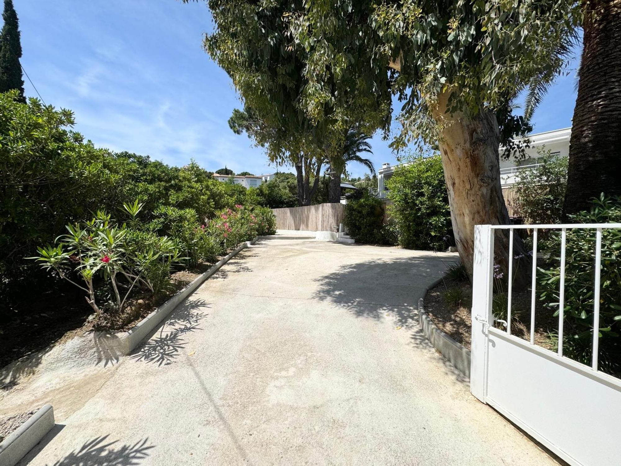 Appartement 1Ch Avec Terrasse Et Jardinet A 400M De La Plage キャバレール・シュル・メール エクステリア 写真